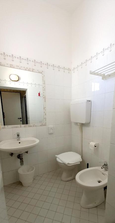 Hotel Brotas Римини Екстериор снимка