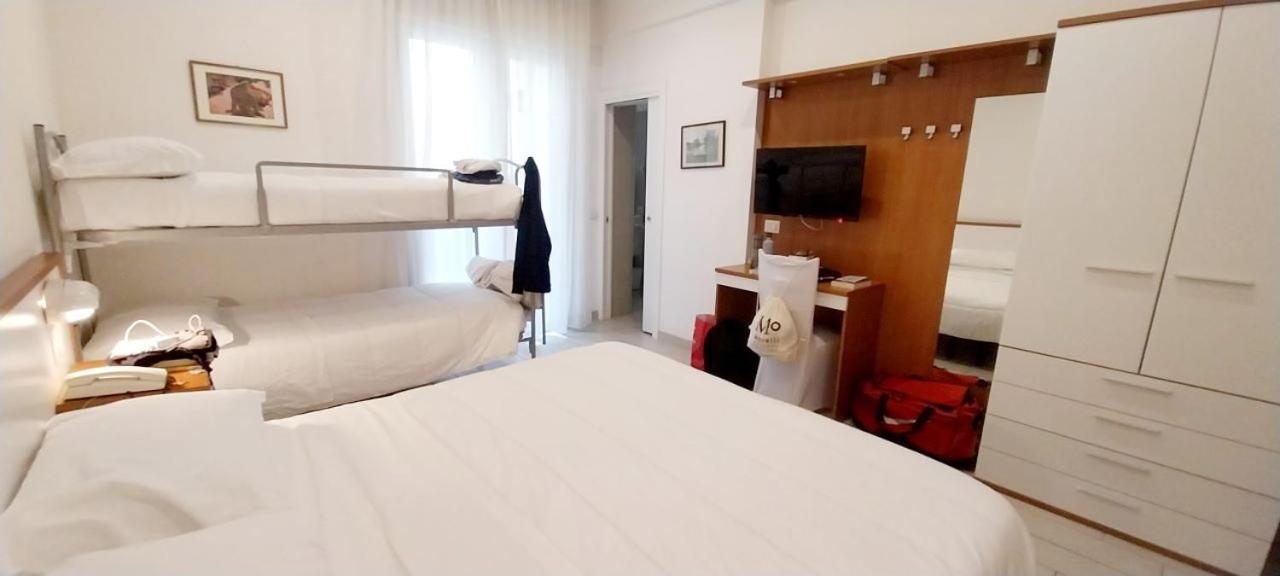 Hotel Brotas Римини Екстериор снимка