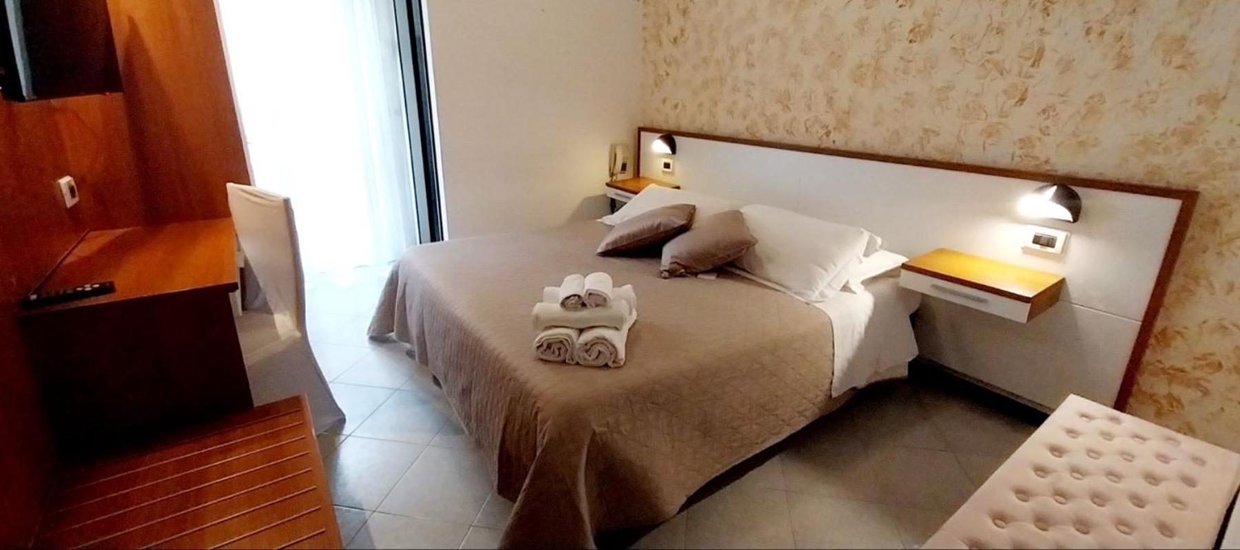 Hotel Brotas Римини Екстериор снимка