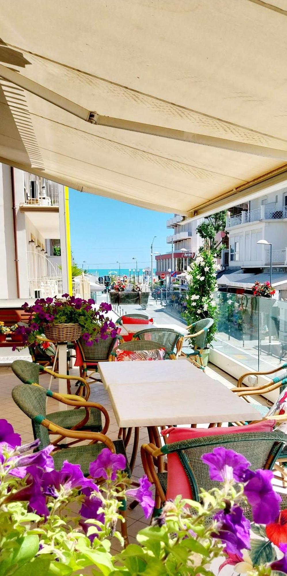 Hotel Brotas Римини Екстериор снимка