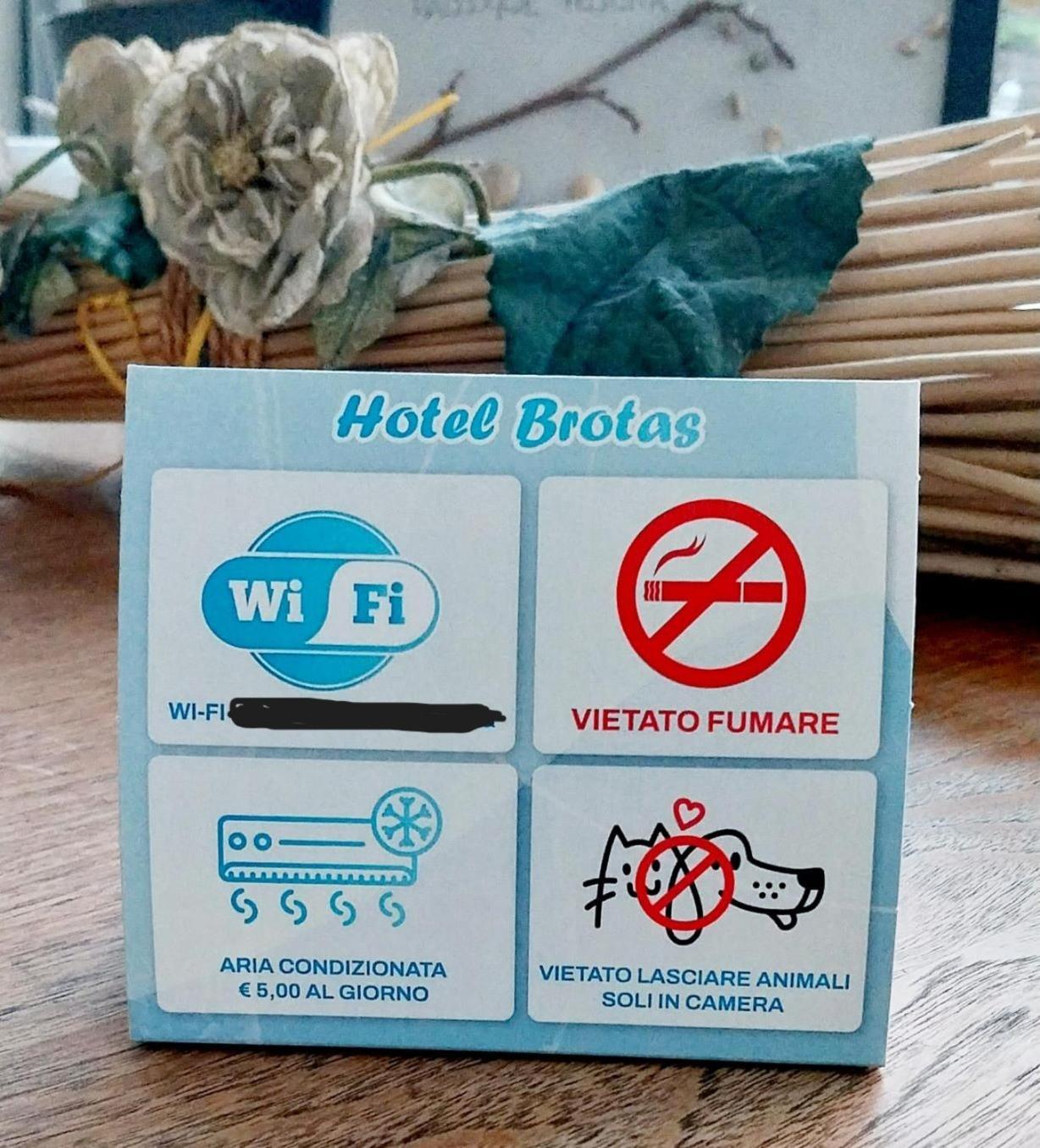 Hotel Brotas Римини Екстериор снимка