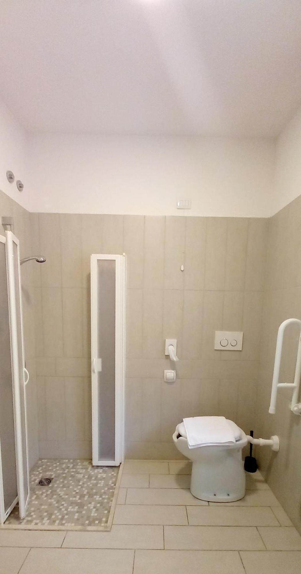 Hotel Brotas Римини Екстериор снимка