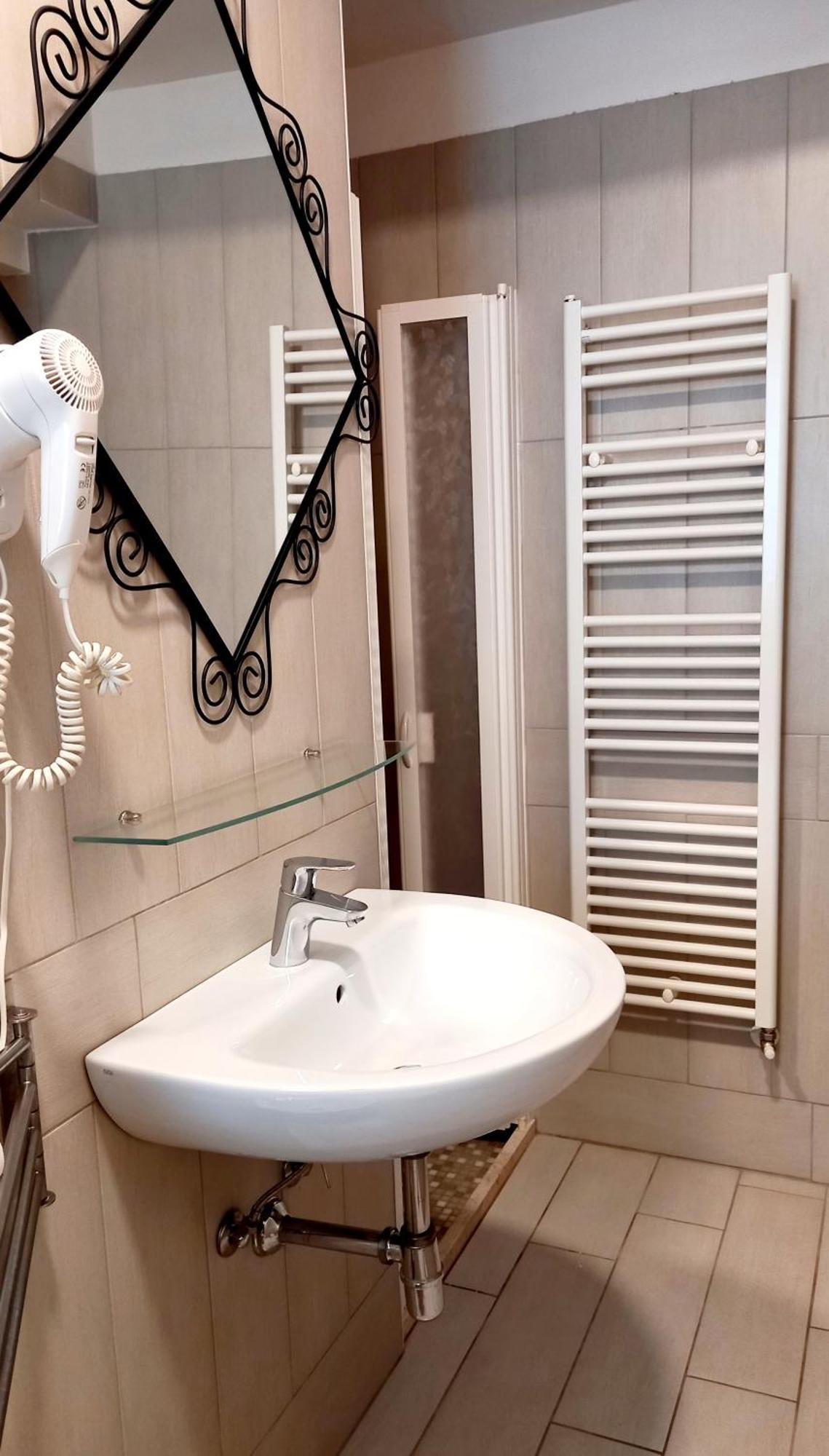 Hotel Brotas Римини Екстериор снимка