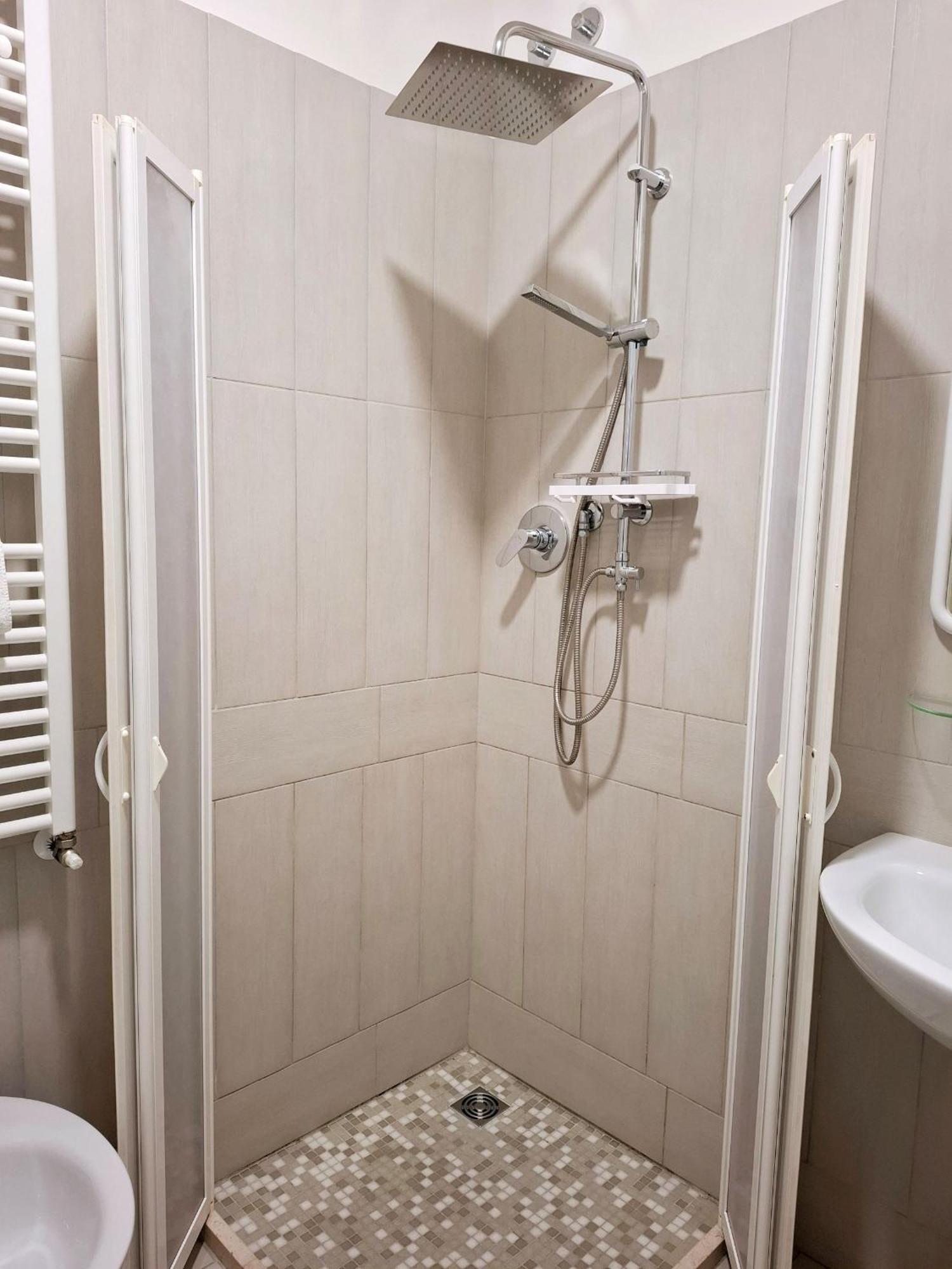 Hotel Brotas Римини Екстериор снимка