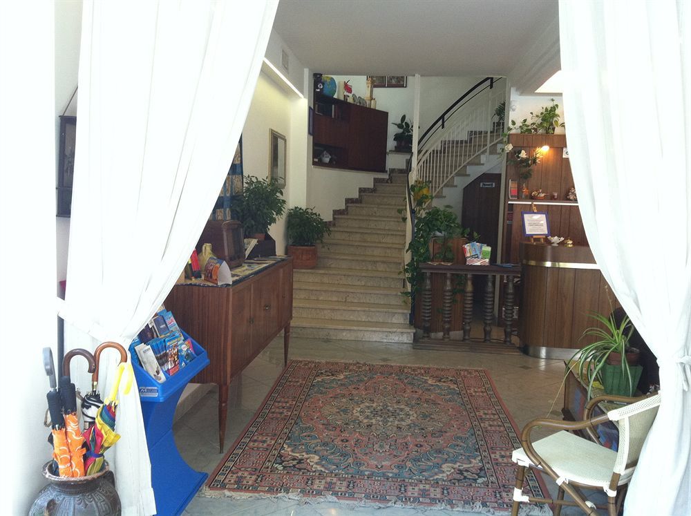 Hotel Brotas Римини Екстериор снимка