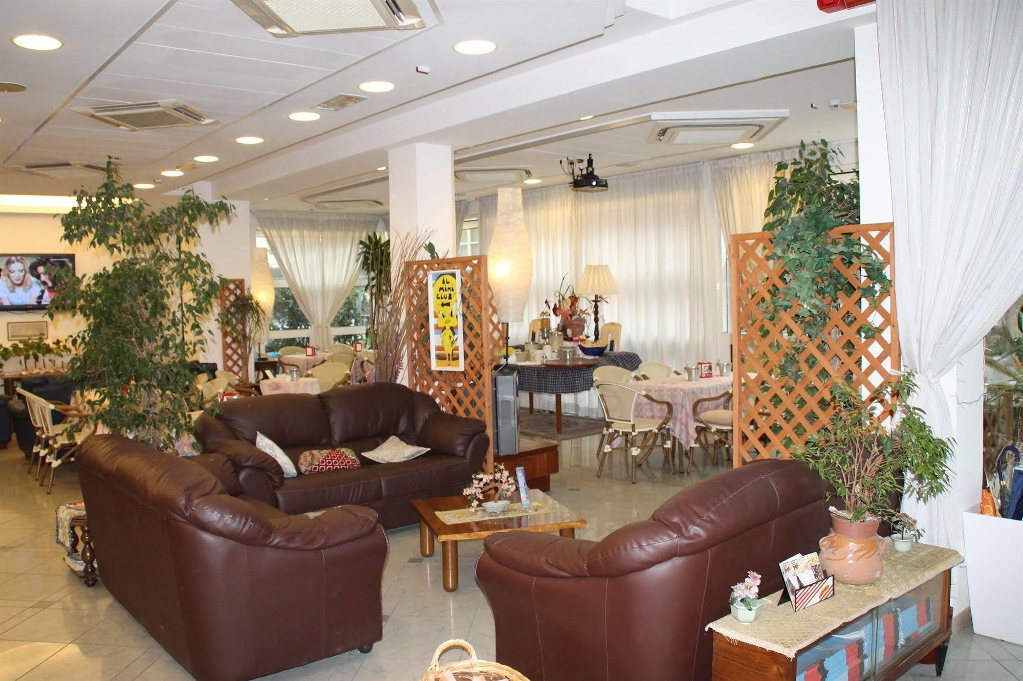 Hotel Brotas Римини Екстериор снимка