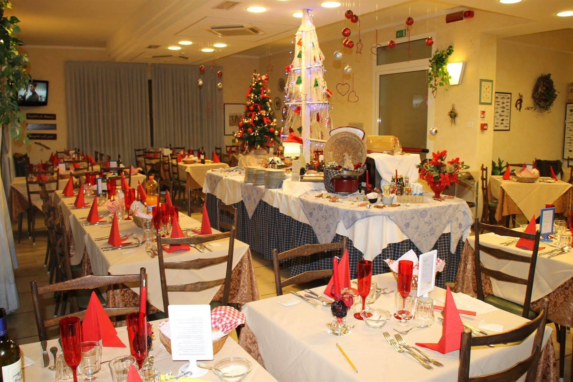 Hotel Brotas Римини Екстериор снимка