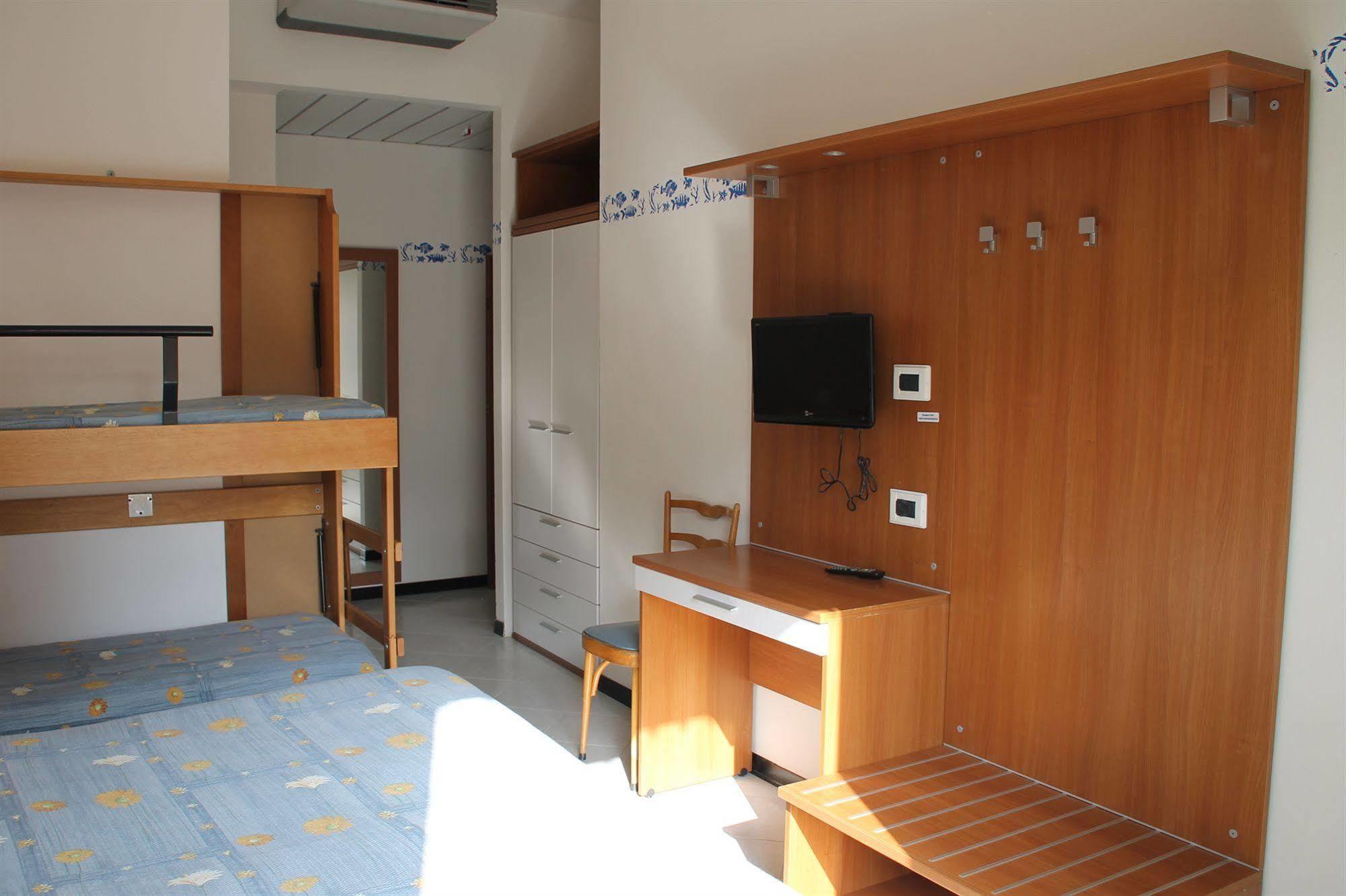 Hotel Brotas Римини Екстериор снимка
