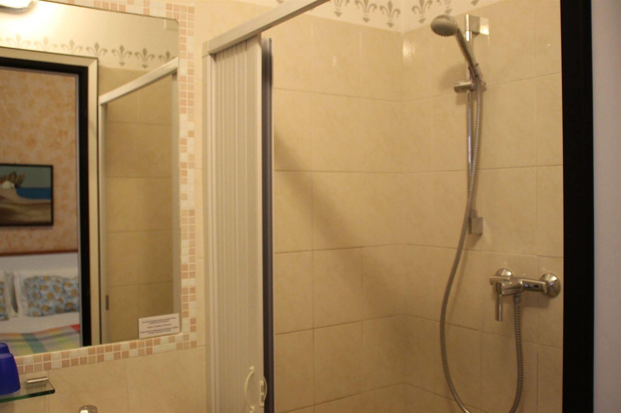 Hotel Brotas Римини Екстериор снимка