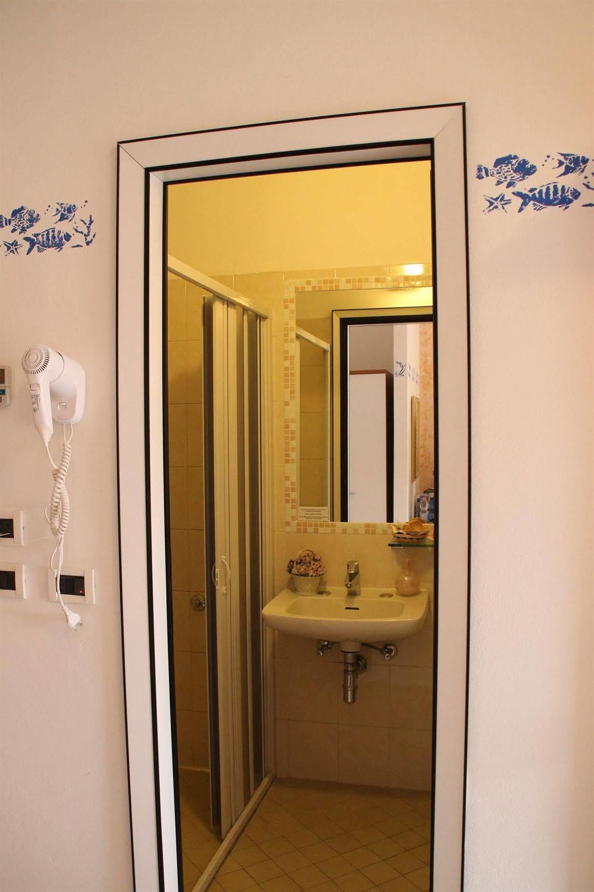 Hotel Brotas Римини Екстериор снимка