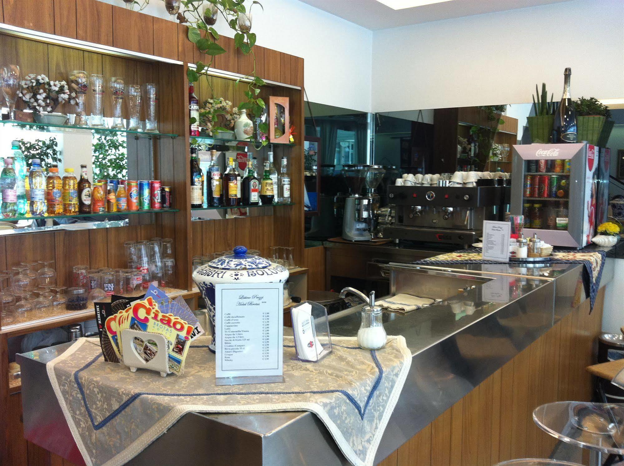 Hotel Brotas Римини Екстериор снимка
