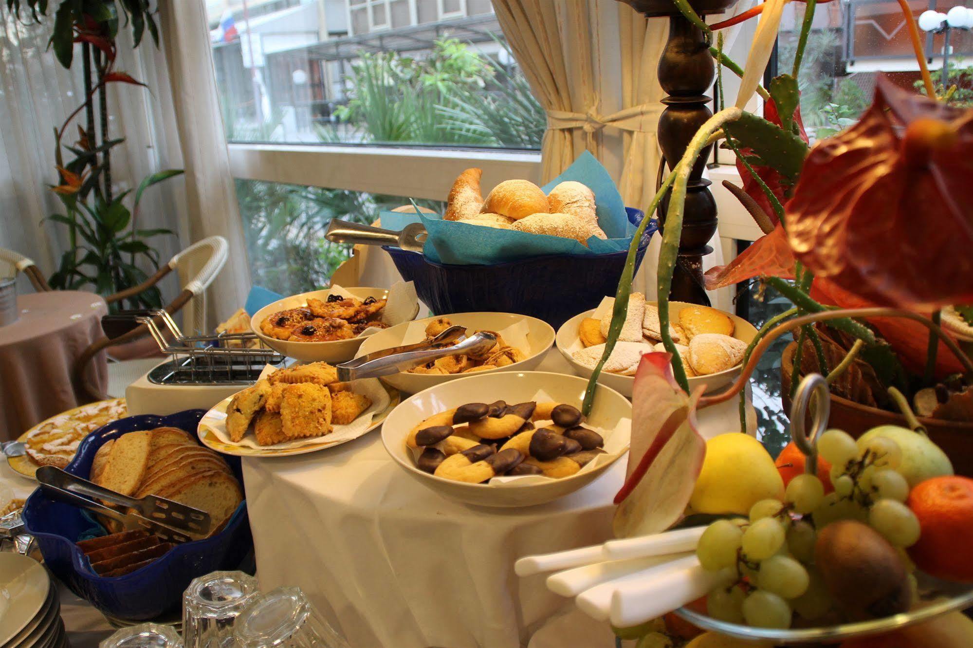 Hotel Brotas Римини Екстериор снимка