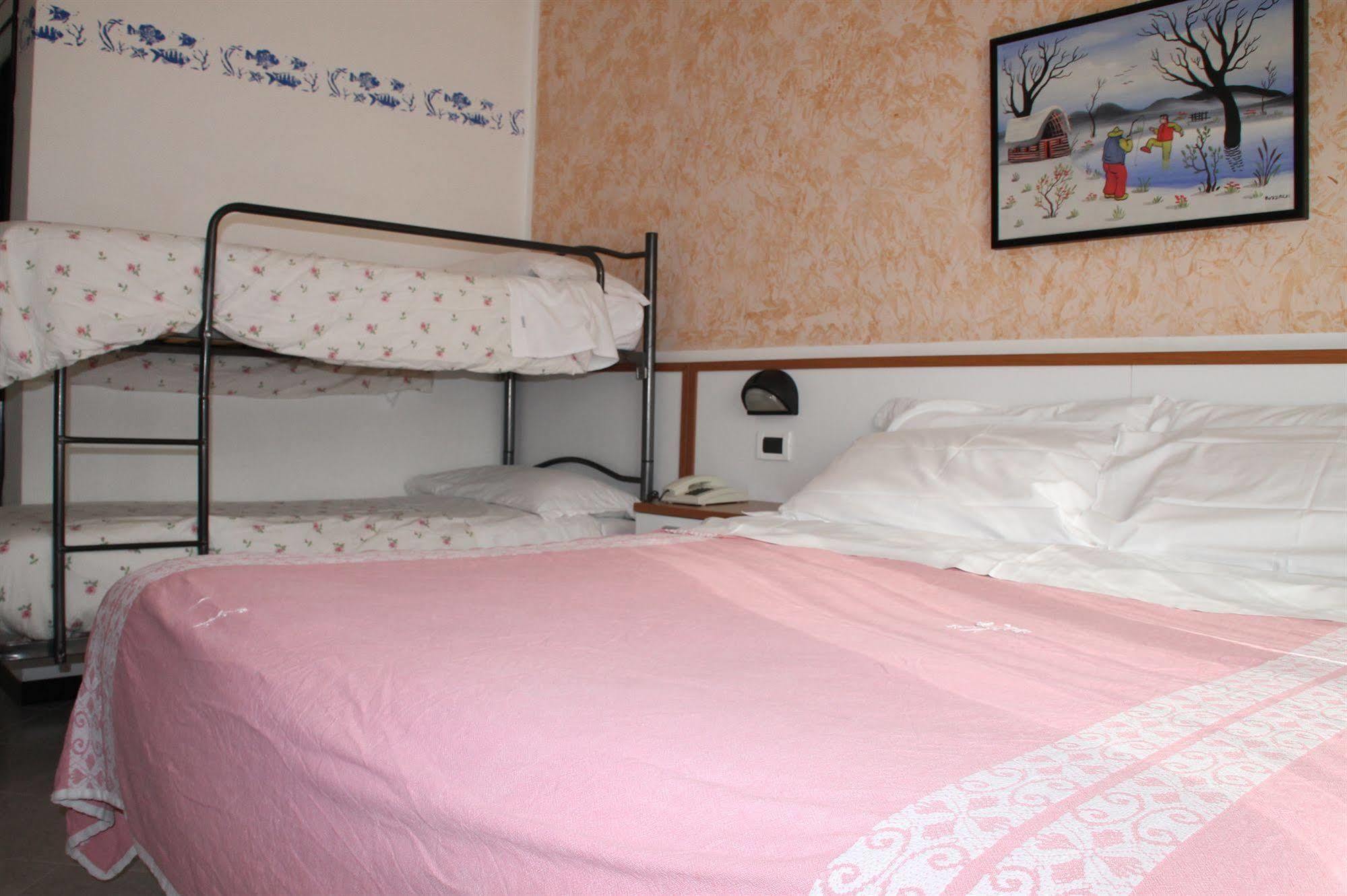 Hotel Brotas Римини Екстериор снимка