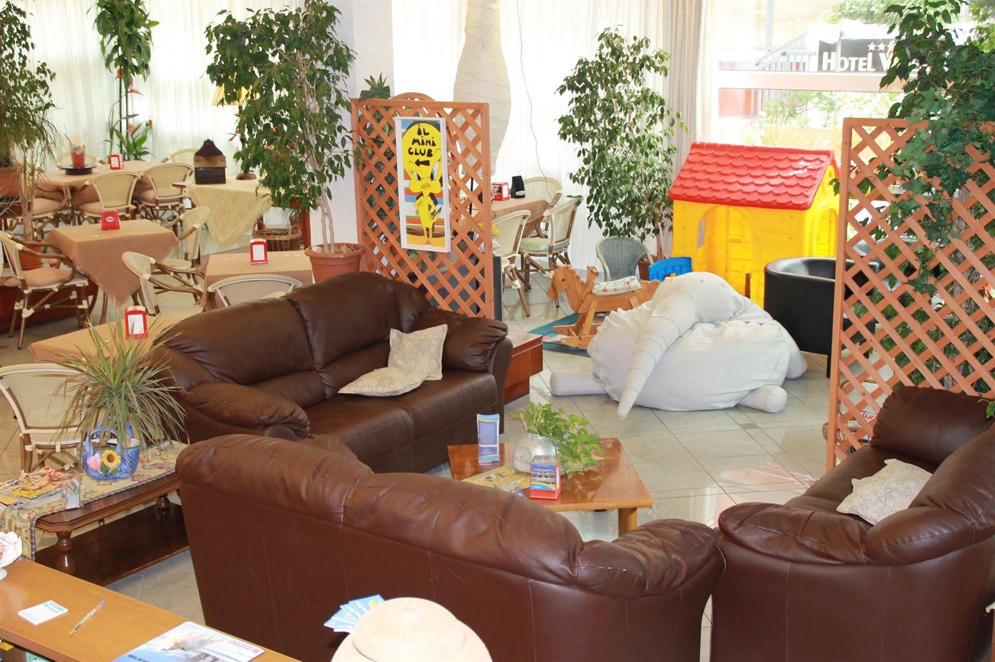 Hotel Brotas Римини Екстериор снимка